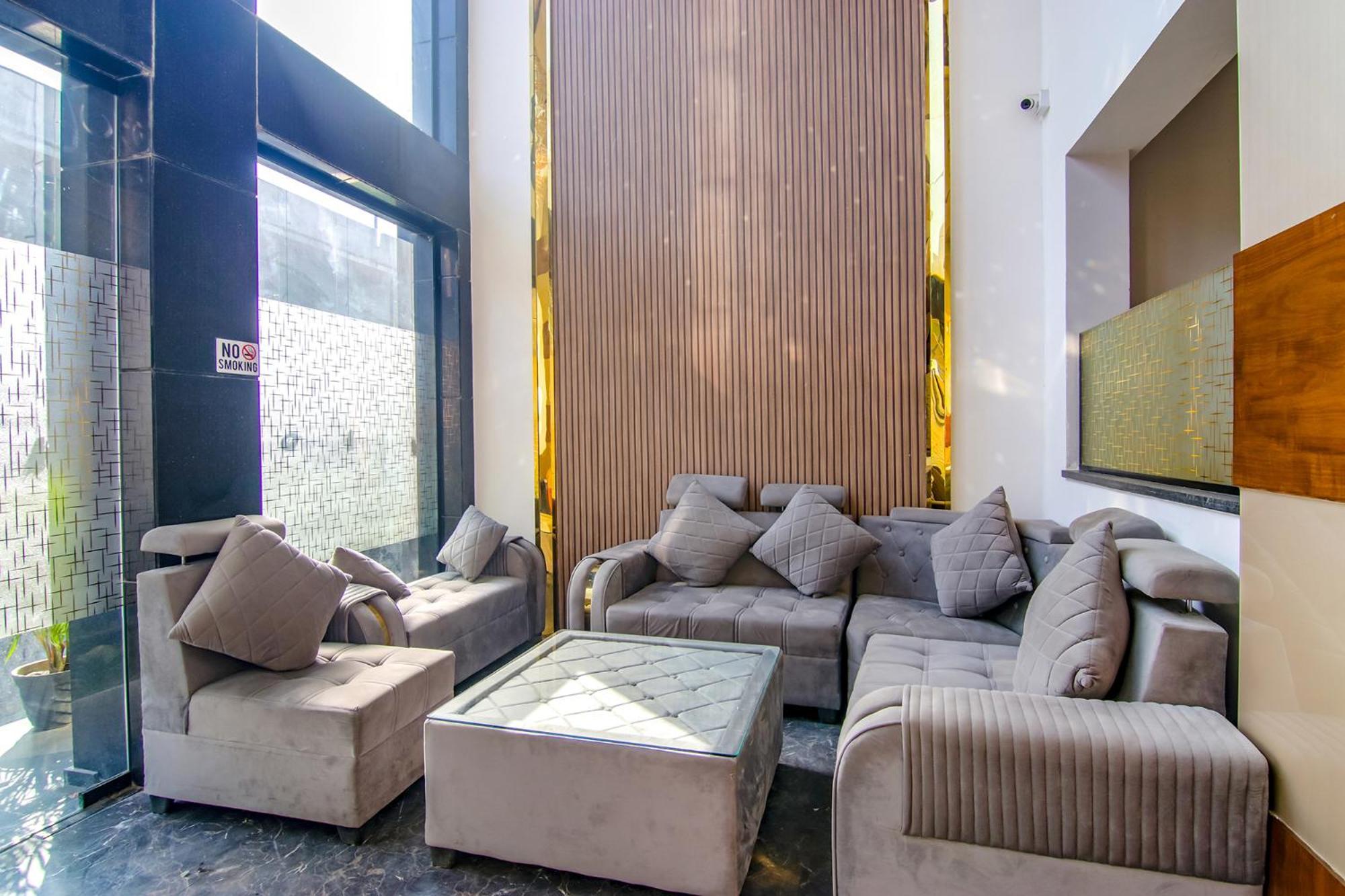 Fabhotel Prime K9 Crown Ludhiana Esterno foto