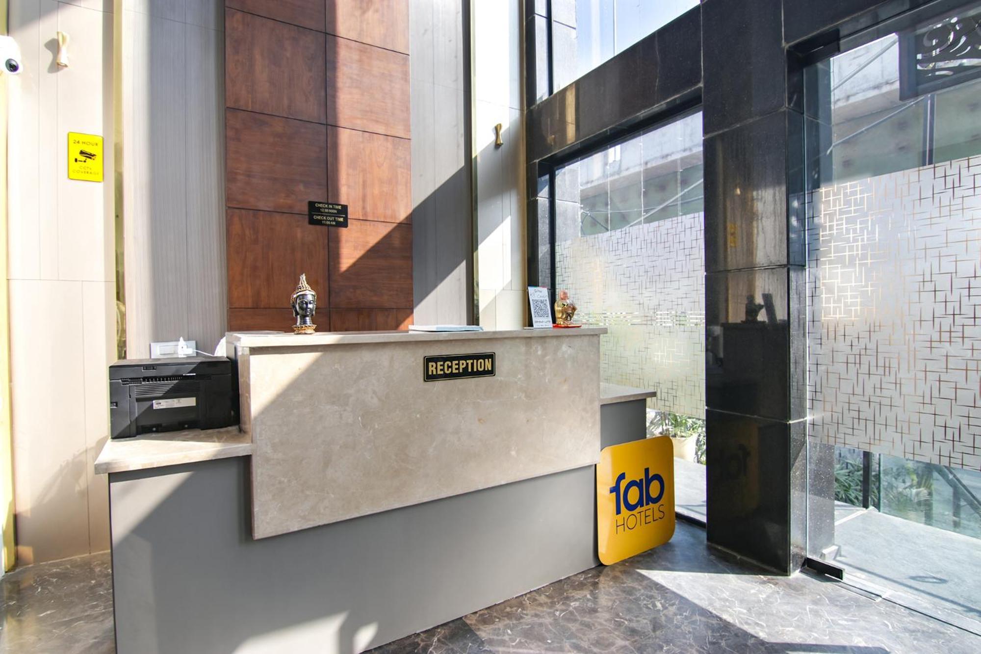 Fabhotel Prime K9 Crown Ludhiana Esterno foto